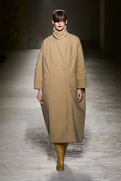 Look 1